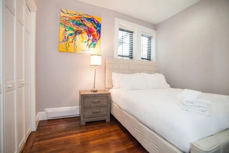 Boston Back Bay Brand New Condo Sleeps 8