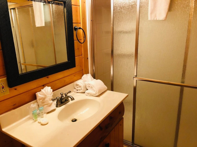 Creekside Dreams - One Bedroom Cabin