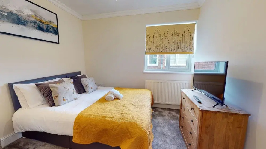 Immaculate 4-bed House in Romford
