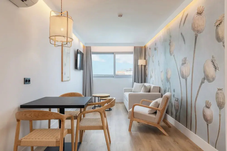 HA Aparthotel Retiro Suites