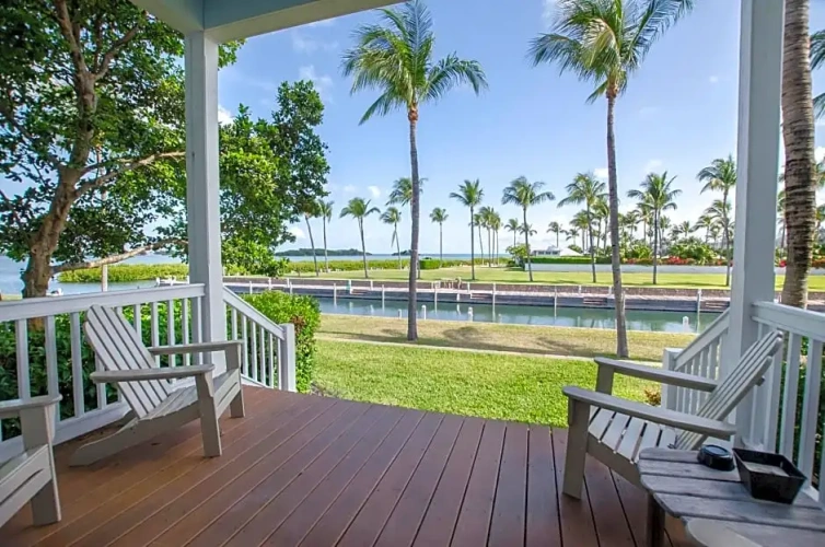 2 Bedrooms Villa