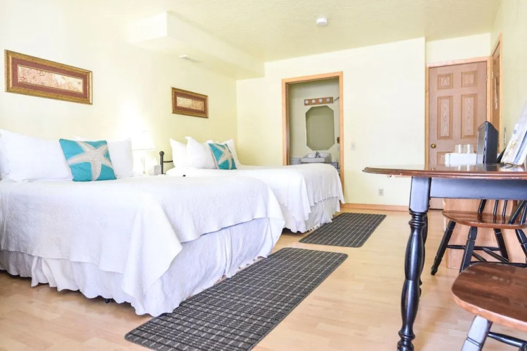 Sea Treasures Inn