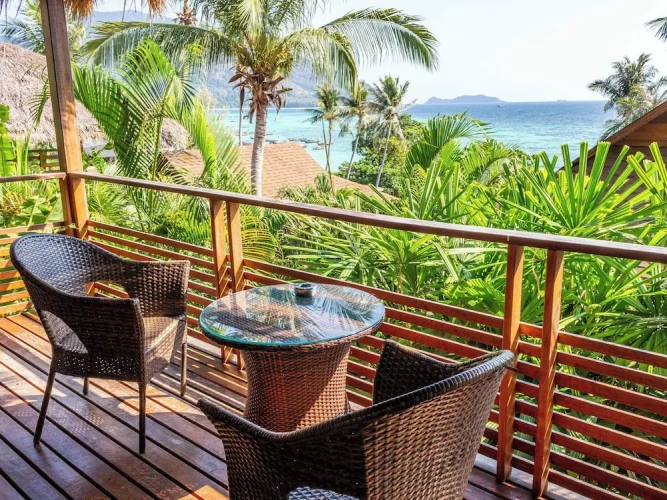 Grand room with balcony