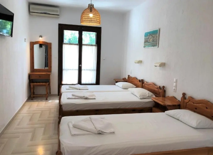 Standard Triple room