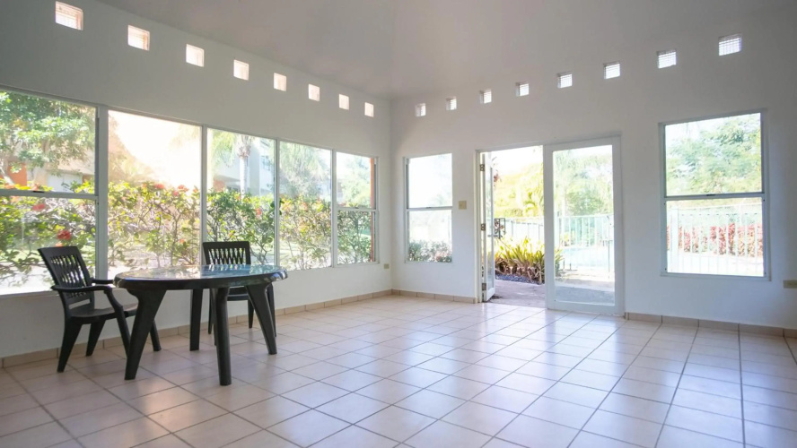 Renovated townhome -Rooftop Terrace by Sandy Beach