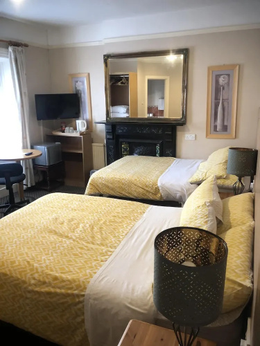 Roseville Lodge B&B