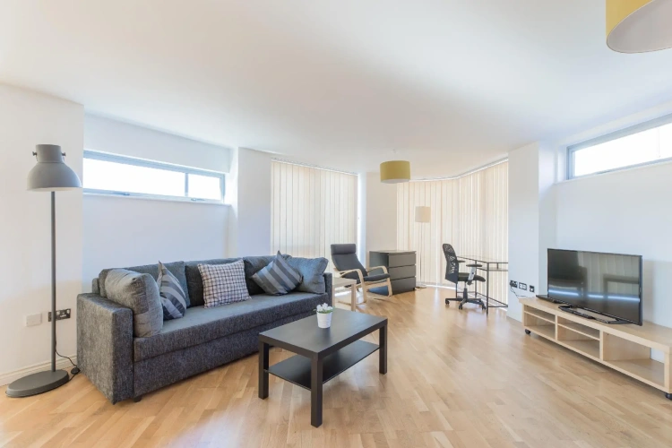 3 Bedrooms Apartment