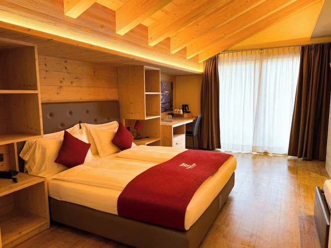 1 Bedroom Standard Double room with mountain view