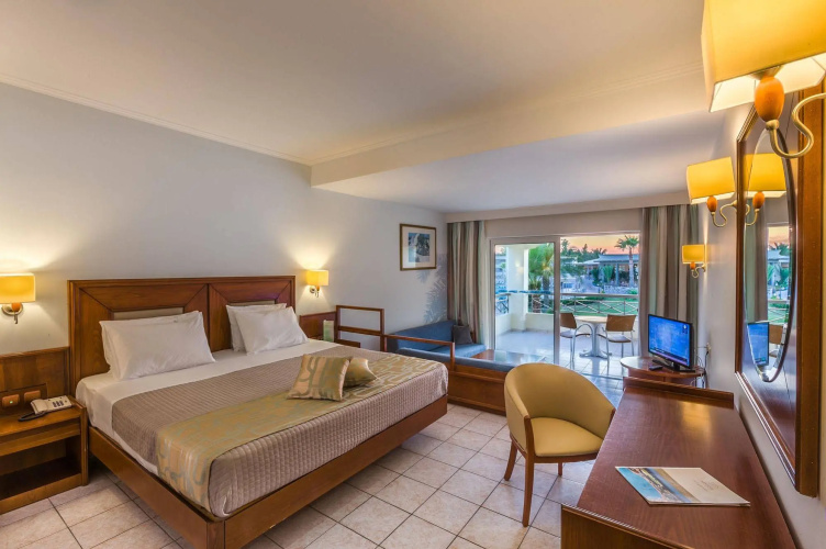 Kipriotis Hippocrates & Maris Suites