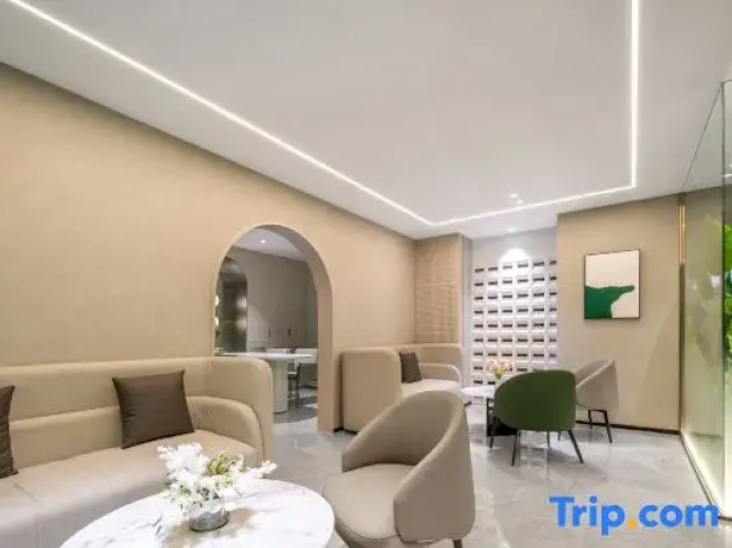 LeFull Apart‘Hotel