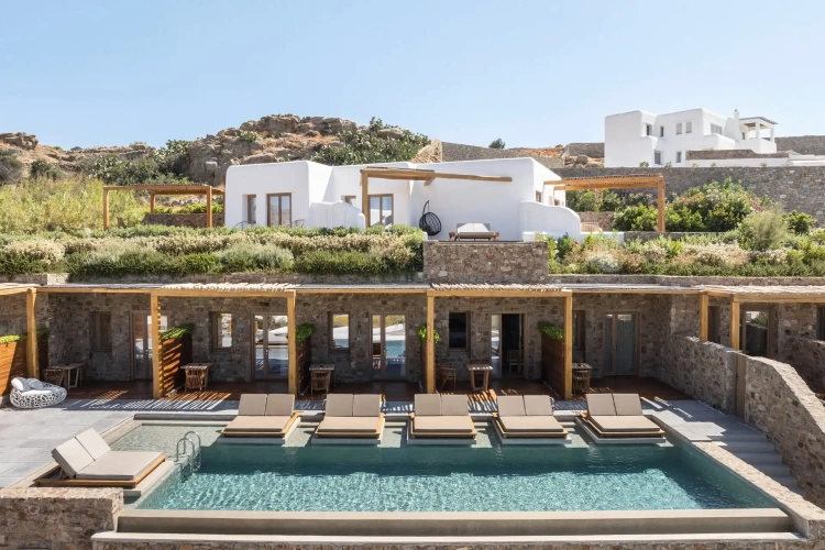 Junior Suite with Shared Pool with partial sea view