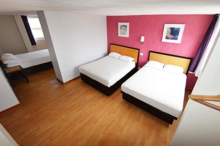 6 Bedrooms Standard Family room