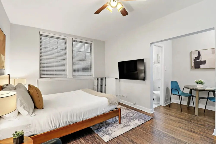 Trendy Studio Apt - Kenwood rep