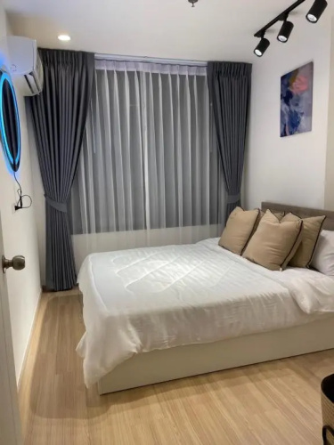 Breezy room with balcony view Sukhumvit77