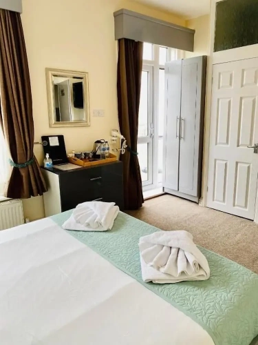 Standard Double room with balcony and with partial sea view