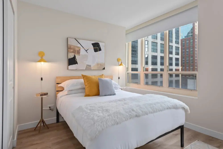 Near Riverwalk 2BR Private Balcony Downtown