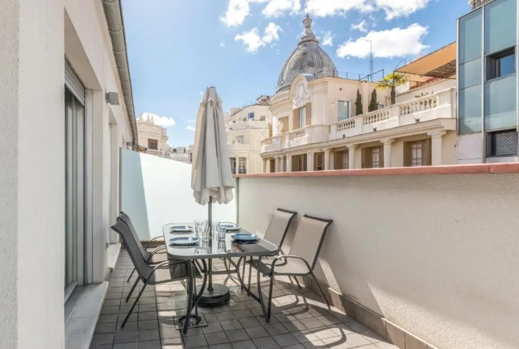 2 Bedrooms Attic Apartment