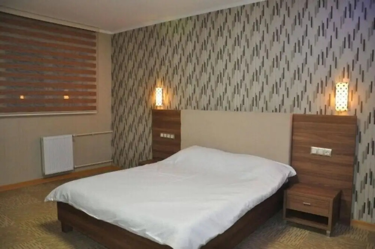 Bahas Hotel