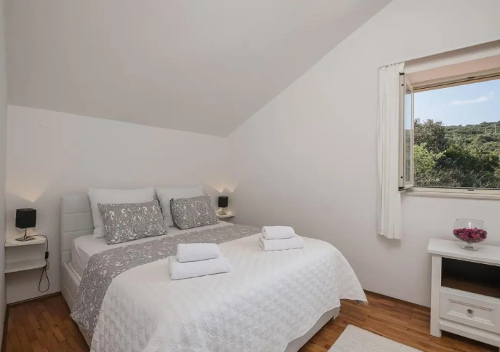 2 Bedrooms Apartment with balcony and with sea view