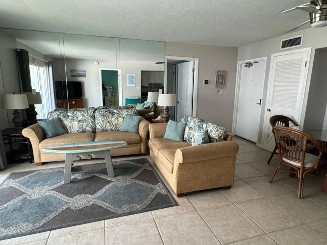 Beachfront Condo! Gulf View From All Rooms, Pool, Chairs Provided