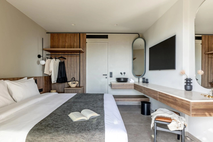 Elios Hill - Sun Kissed Happiness Hotel