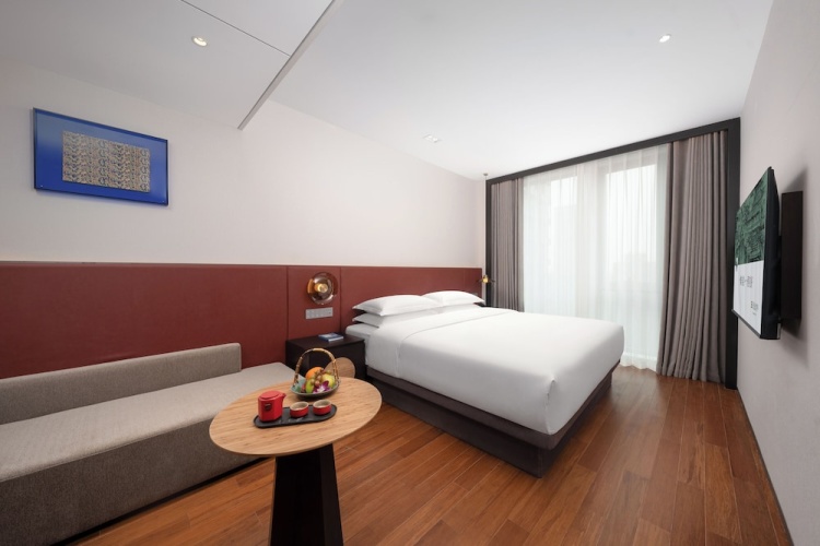 Standard Double room with city view
