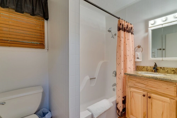 4 Bedrooms Cottage