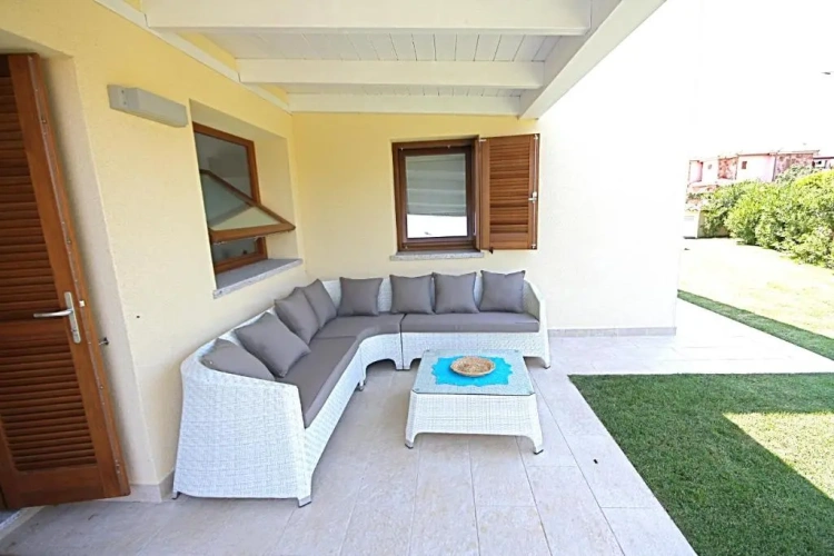 5 Bedrooms Villa