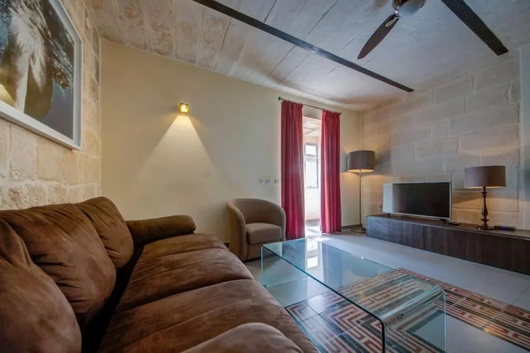 2 Bedrooms Apartment
