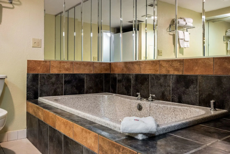 Red Carpet Inn & Suites