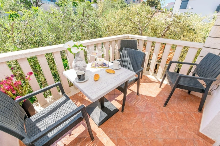 Apartment with balcony