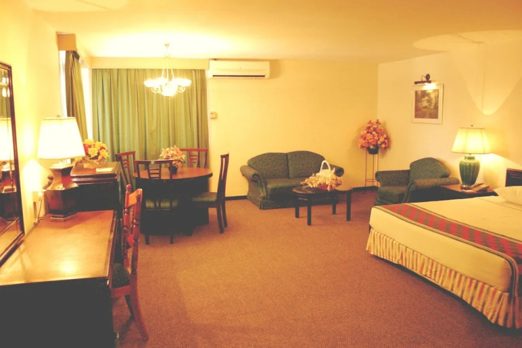 Hotel Centrepoint (Self Check In After 5PM)