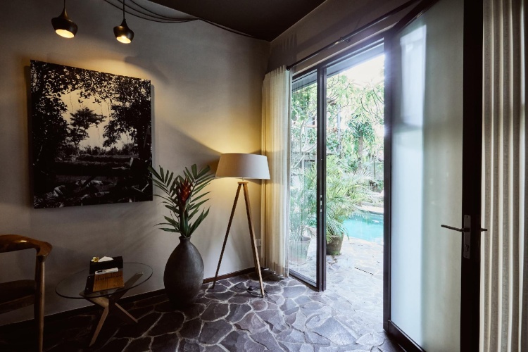 Suite with pool view