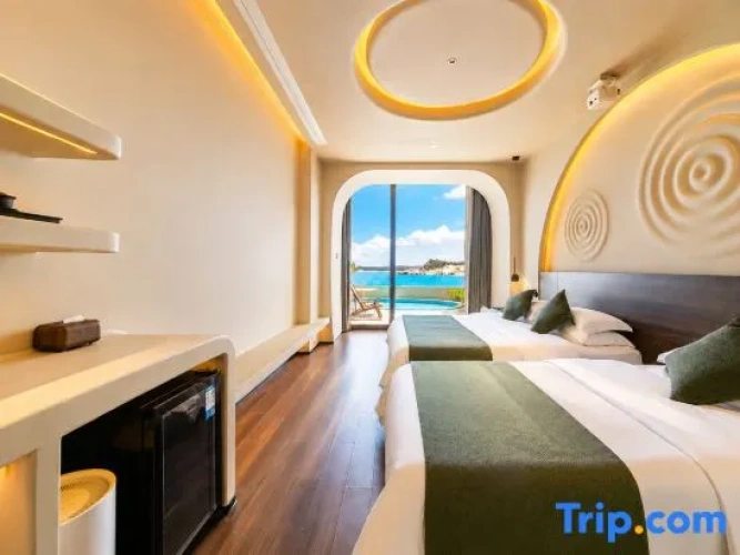 Suite with view