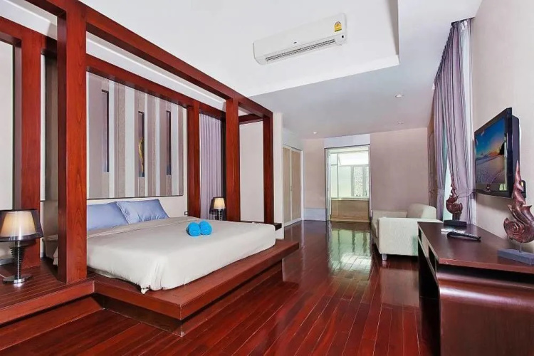 Jomtien Waree 9 with 6 bedrooms