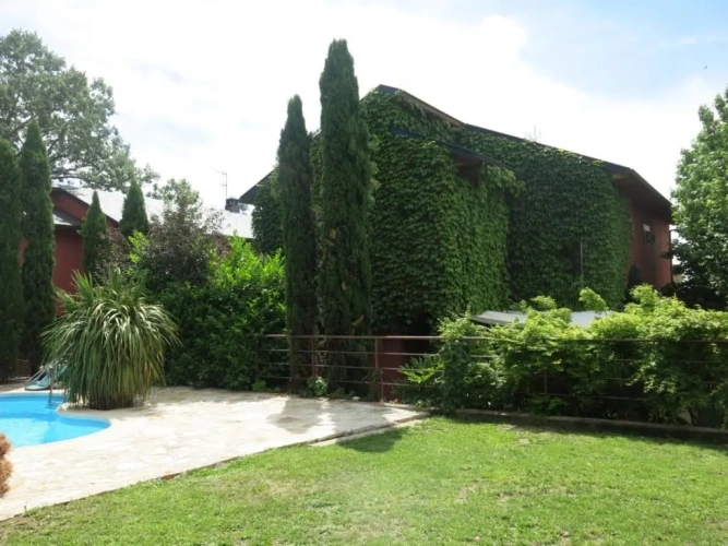 5 Bedrooms Quadruple Cottage