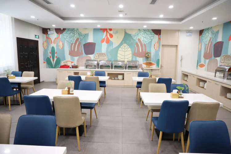 Home Inn JiNan Railway Station Square