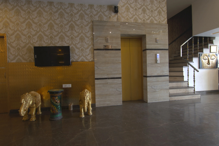 Fabhotel Sallow Grand