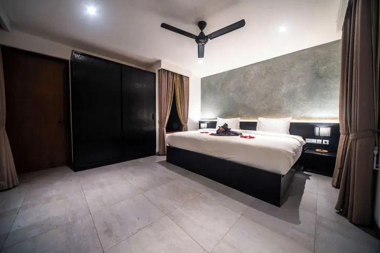 Luxury 4 Bedroom Bella Vista Villa