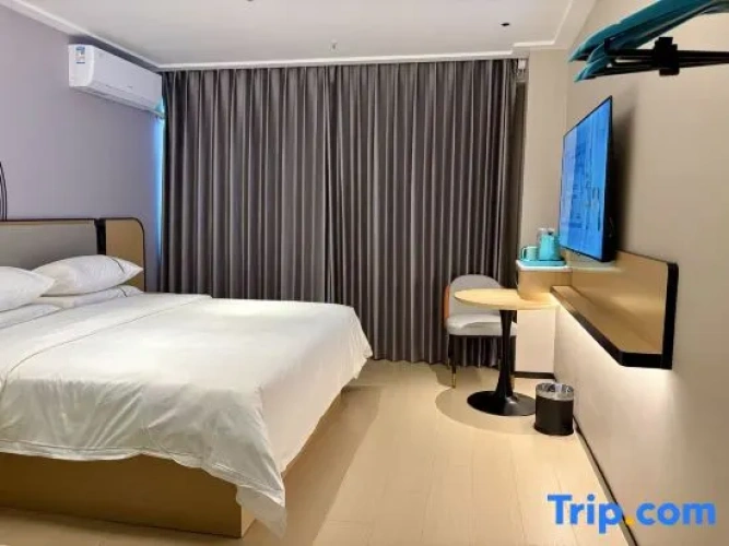 Standard Double room with city view