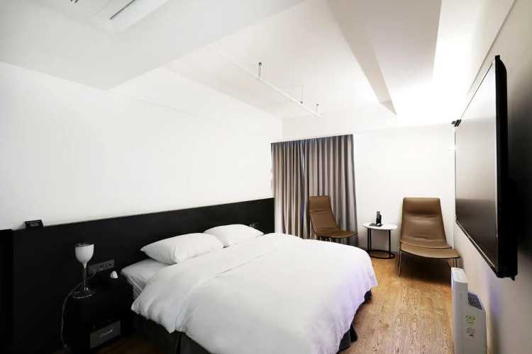Hotel 498