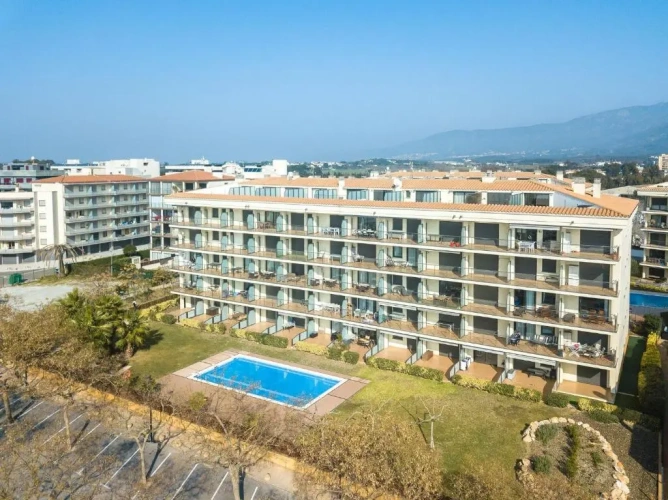 2 Bedrooms Apartment