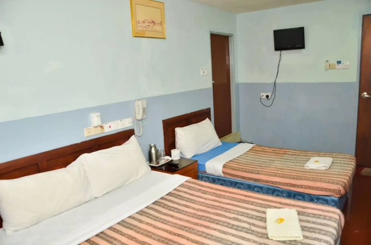 J & J Hotel