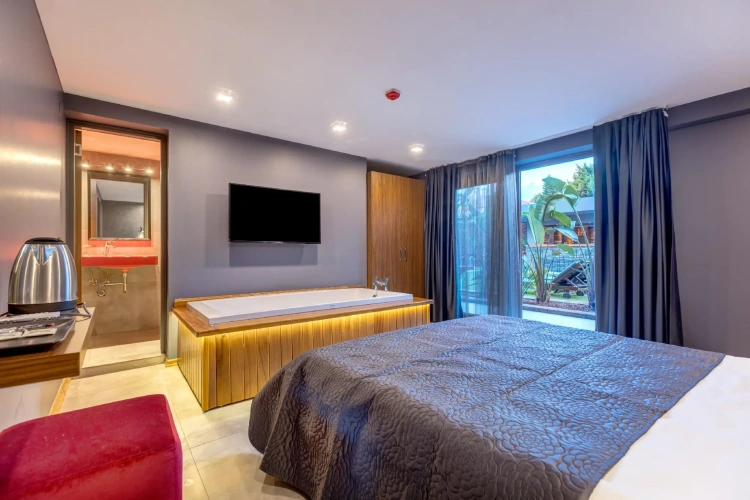 Deluxe Suite