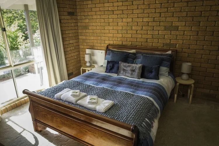 4 Bedrooms Cottage
