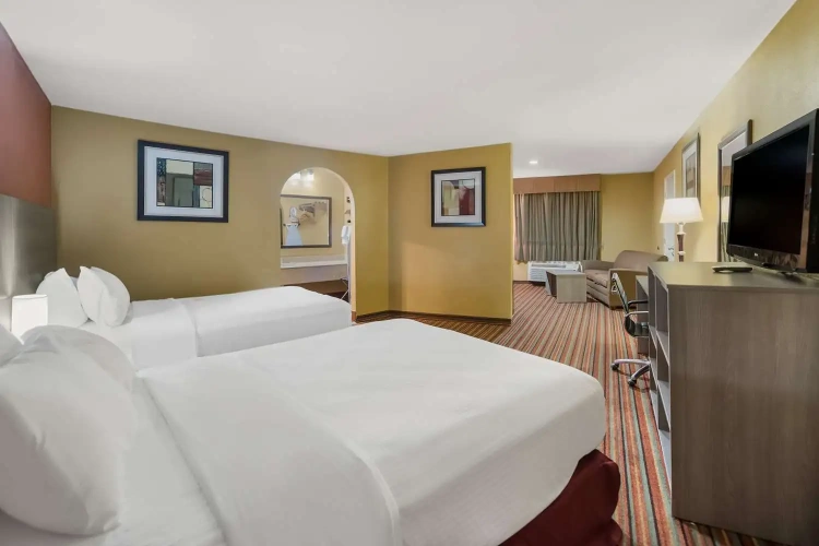 Quadruple Family Suite