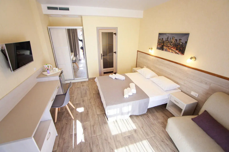 Season Hotel