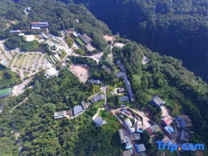 Ya'an Bifeng house