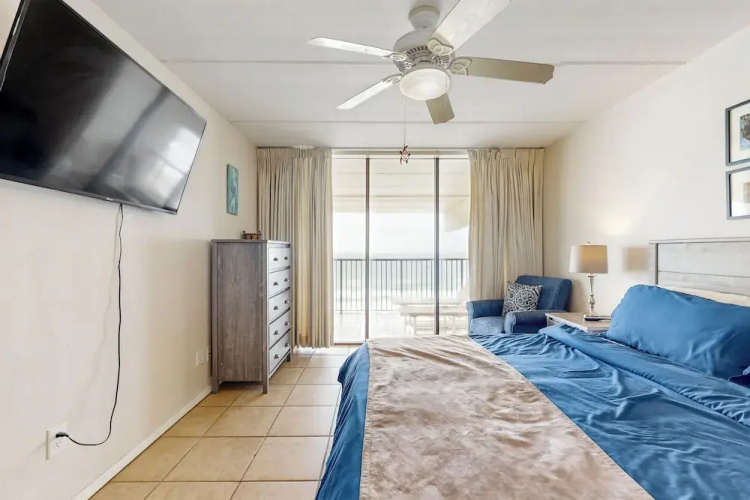 10th-floor 3BR Beachfront Condo w/ Views & Pool