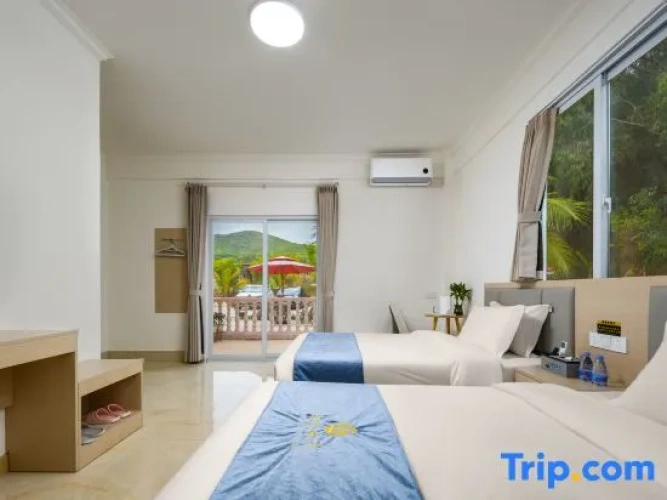 Standard Twin room with balcony